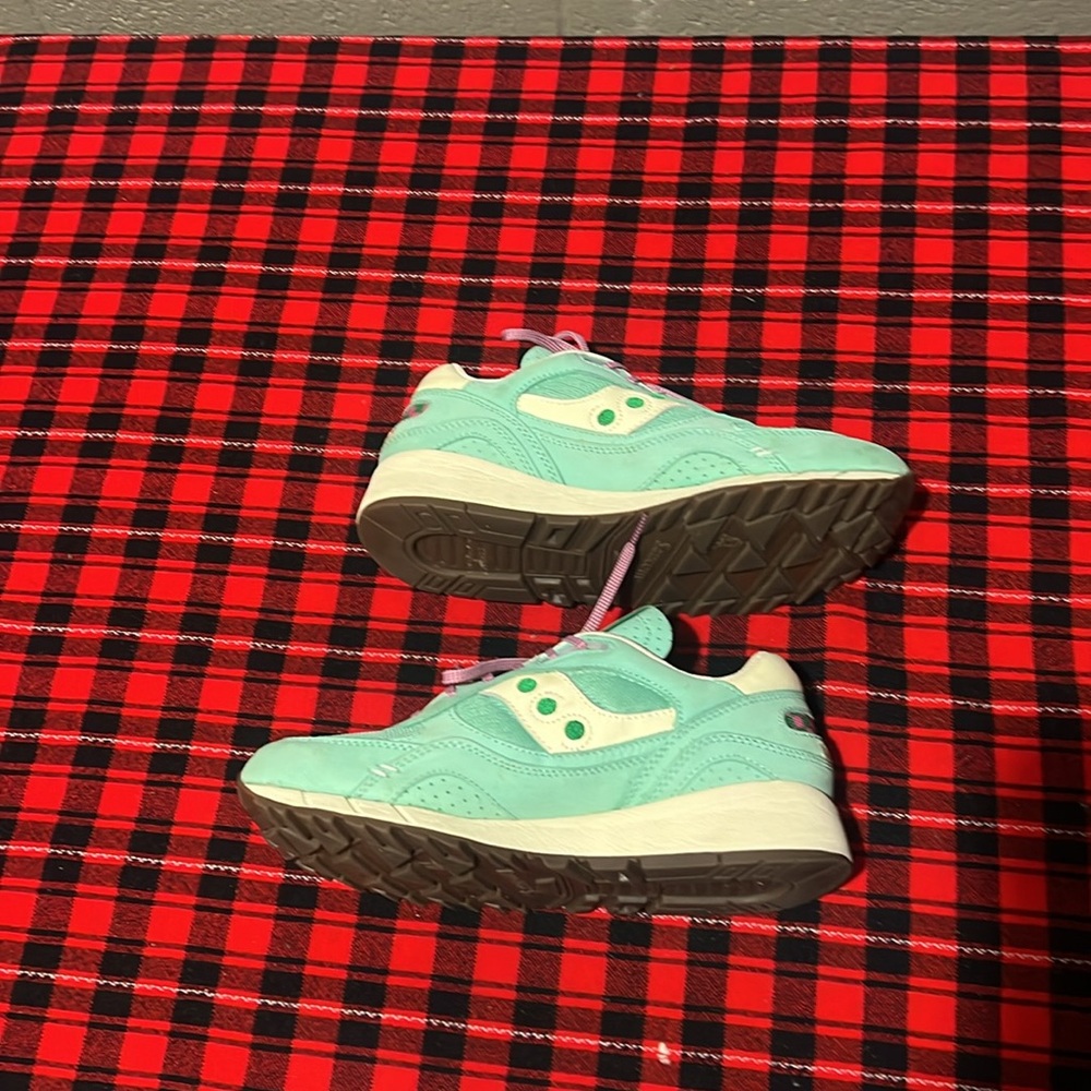 Gently used Saucony xt600 low earth citizen sneakers - Picture 2 of 6
